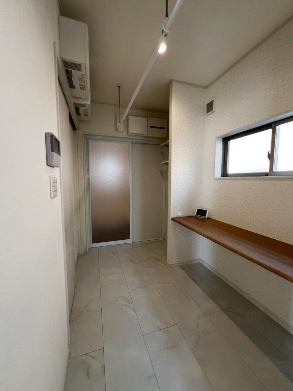 長崎市木鉢町中古住宅☆リビングから海を眺められる癒しのおうち♪太陽光発電＋蓄電池付きのオール電化でエコな暮らしを実現♪売電収入あり♪家事の効率化に配慮した間取り♪エアコンと照明器具付きで初期購入費用を抑えられます♪