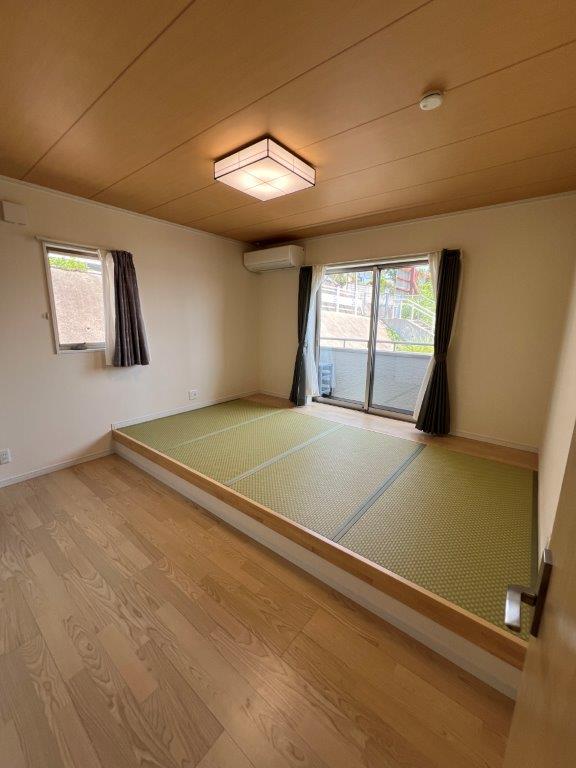 長崎市木鉢町中古住宅☆リビングから海を眺められる癒しのおうち♪太陽光発電＋蓄電池付きのオール電化でエコな暮らしを実現♪売電収入あり♪家事の効率化に配慮した間取り♪エアコンと照明器具付きで初期購入費用を抑えられます♪