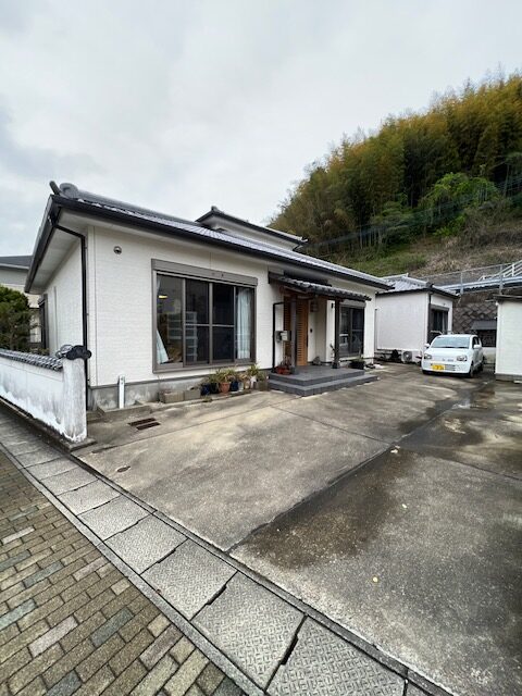 人気の平間町の中古戸建☆2012年築☆母屋と離れがあるので大家族や2世帯住宅・事務所兼自宅におすすめ☺約108坪の敷地が魅力です♪