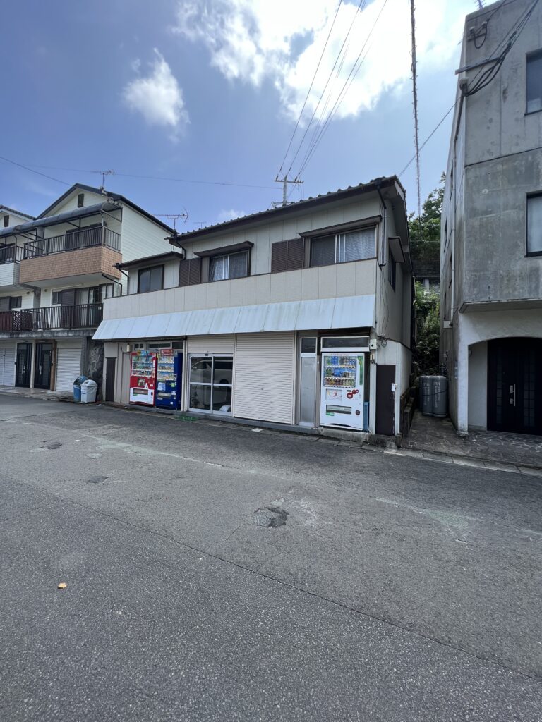 長崎市若竹町売地☆西北小学校前の古家付き売地です♪建築条件がないのでお好きなハウスメーカーで新築することができます☆