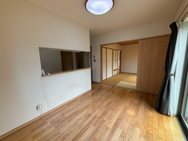 さくらの里２丁目の太陽光発電搭載のオール電化住宅★使い勝手の良い間取で駐車場３台可！南向きで陽当り良好です♪空家なのでいつでも内覧可能です。お気軽にお問い合わせください♪