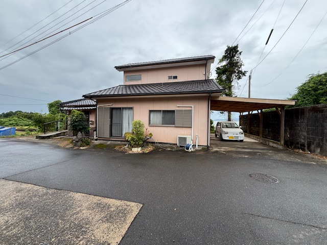 諫早市小長井町牧☆中古戸建☆建物の半分以上は一度、解体して平成16年に建て直ししております！ゆとりある間取です♪空家となっておりますので内覧可能です。お気軽にお問い合わせください♪