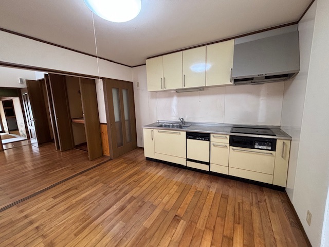 諫早市小長井町牧☆中古戸建☆建物の半分以上は一度、解体して平成16年に建て直ししております！ゆとりある間取です♪空家となっておりますので内覧可能です。お気軽にお問い合わせください♪
