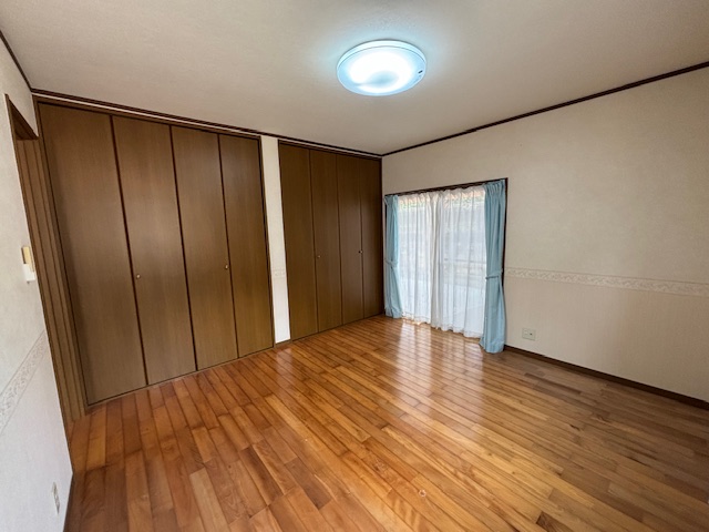 諫早市小長井町牧☆中古戸建☆建物の半分以上は一度、解体して平成16年に建て直ししております！ゆとりある間取です♪空家となっておりますので内覧可能です。お気軽にお問い合わせください♪