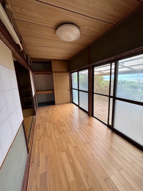 諫早市小長井町牧☆中古戸建☆建物の半分以上は一度、解体して平成16年に建て直ししております！ゆとりある間取です♪空家となっておりますので内覧可能です。お気軽にお問い合わせください♪